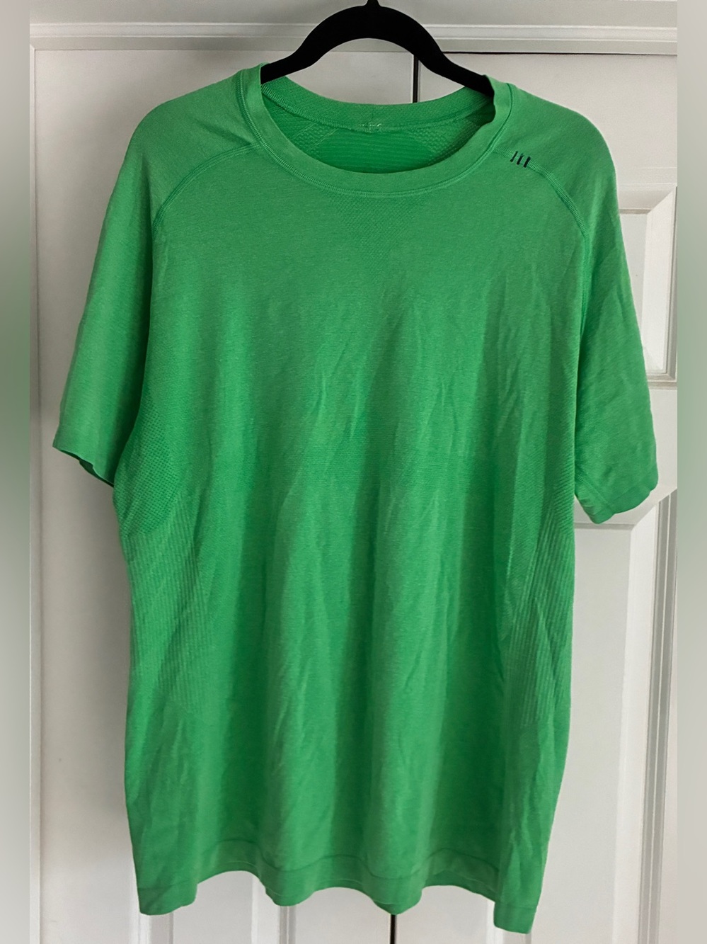 Men’s Lululemon Green Short Sleeve Shirt with Ventilation size XL